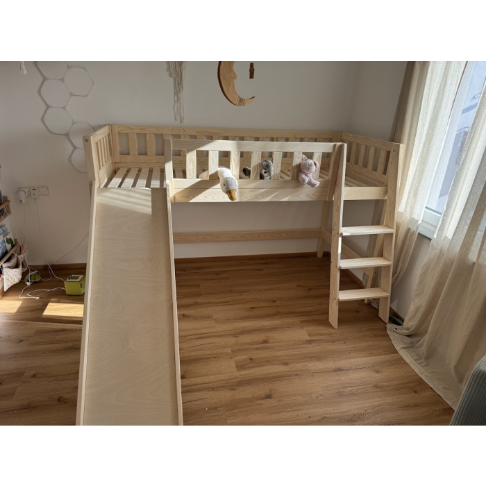 Hochbett mit Rutsche aus naturbelassenem Massivholz